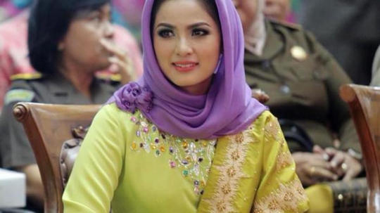 Ini istri cantik Gubernur Lampung yang hebohkan media sosial