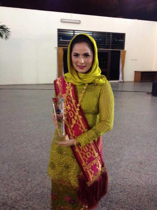 Ini istri cantik Gubernur Lampung yang hebohkan media sosial