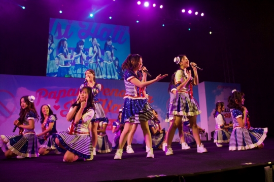 Melihat JKT48 Papan Penanda Isi Hati Handshake Festival