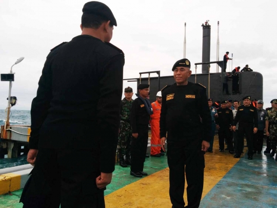 TNI AL beri Menhan Ryamizard brevet Hiu Kencana