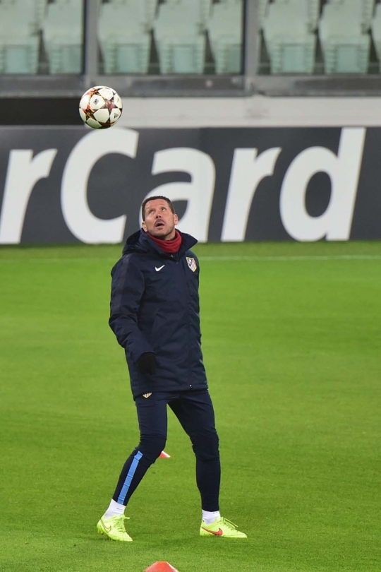 Aksi Diego Simeone juggling bola di kandang Juventus
