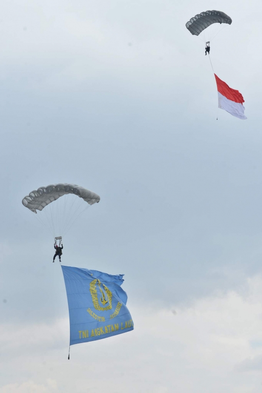 Aksi pasukan Korps Marinir unjuk kekuatan di hadapan Menhan