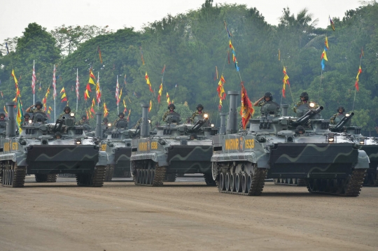 Aksi pasukan Korps Marinir unjuk kekuatan di hadapan Menhan