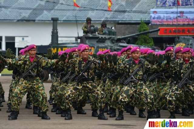 Foto : Aksi pasukan Korps Marinir unjuk kekuatan di 