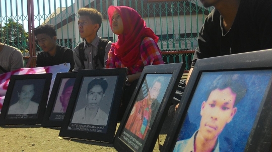 Peringati Hari HAM, mahasiswa demo di depan Gedung DPR Aceh