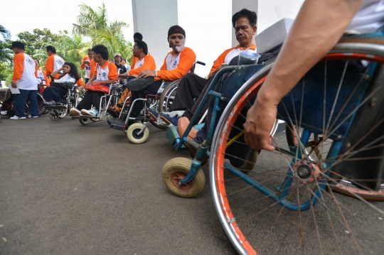 Ribuan penyandang cacat peringati Hari Disabilitas di Kalibata