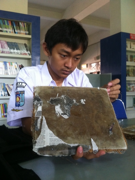 Ini rompi anti peluru dari sabut kelapa buatan siswa Semarang
