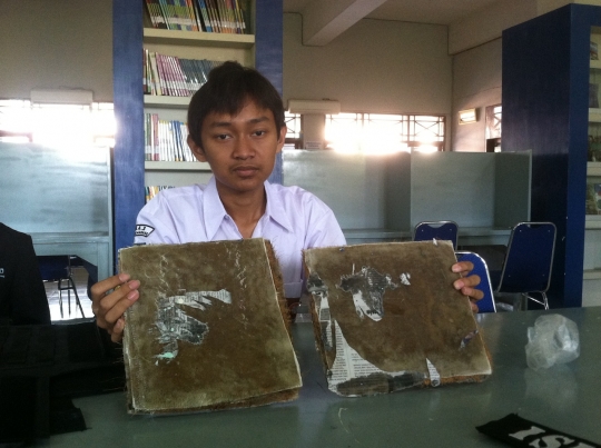 Ini rompi anti peluru dari sabut kelapa buatan siswa Semarang