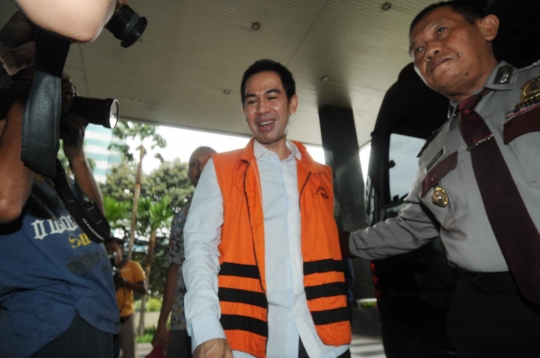Kembali diperiksa KPK, Wawan bawa tas besar