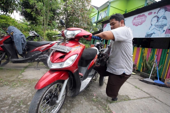 Kisah heroik Faury, difabel gigih mampu sekolah hingga S3