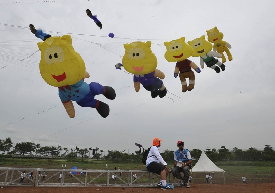 Layang-layang raksasa meriahkan Jakarta Kite Festival di Cakung