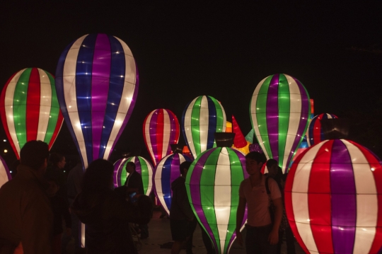 Warna-warni cahaya hiasi Festival Luminasia