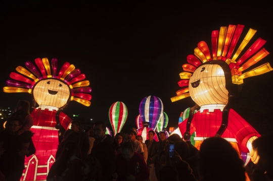 Warna-warni cahaya hiasi Festival Luminasia