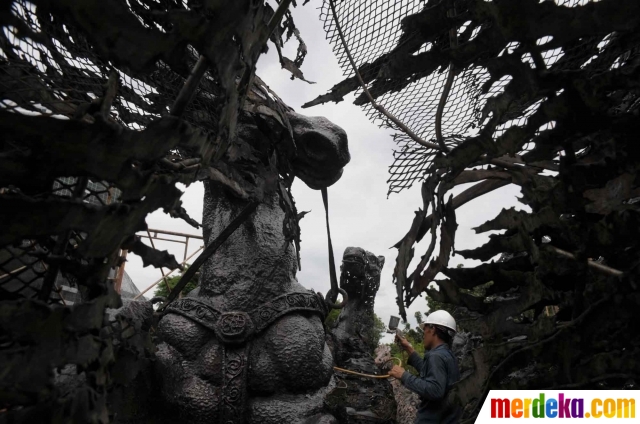 Foto : Patung kuda Arjuna Wijaya di Medan Merdeka dipercantik| merdeka.com