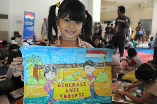 Antusias anak ikuti lomba gambar anti korupsi