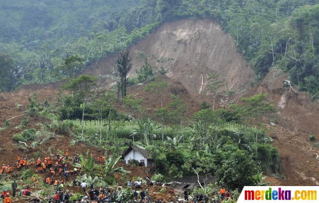 Foto : Ajaib, rumah dan kebun jagung ini selamat dari 