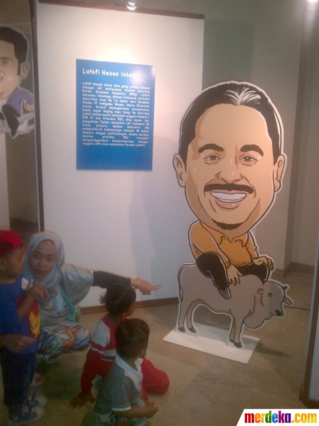 Foto : Hari Anti Korupsi, ICW pajang karikatur para 