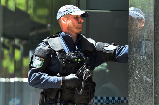 Suasana ketegangan saat pria bersenjata sandera warga Sydney