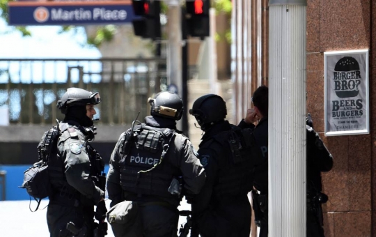 Suasana ketegangan saat pria bersenjata sandera warga Sydney