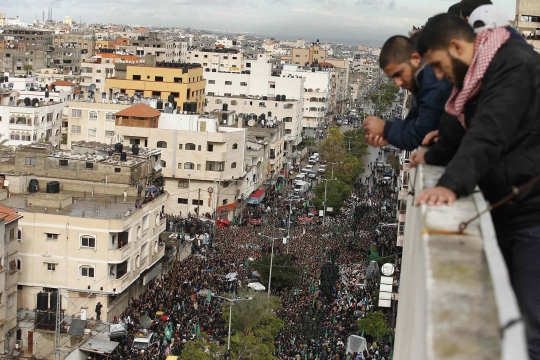 Rayakan HUT ke-27, militan Hamas pamer kekuatan di Gaza