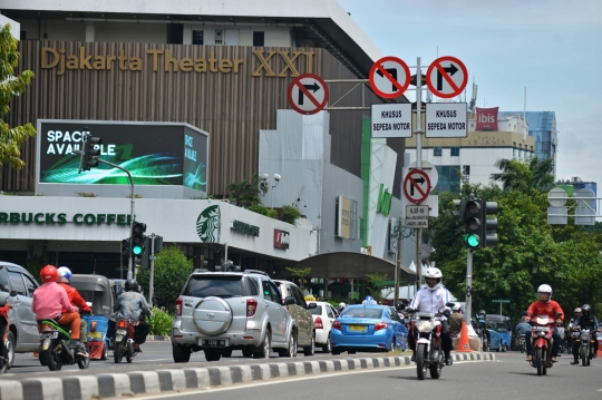 Rambu-rambu motor tak boleh melintas di HI sudah terpasang