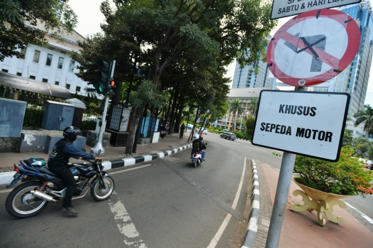 Rambu-rambu motor tak boleh melintas di HI sudah terpasang