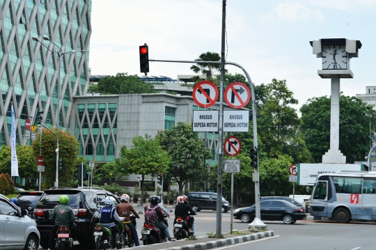 Rambu-rambu motor tak boleh melintas di HI sudah terpasang