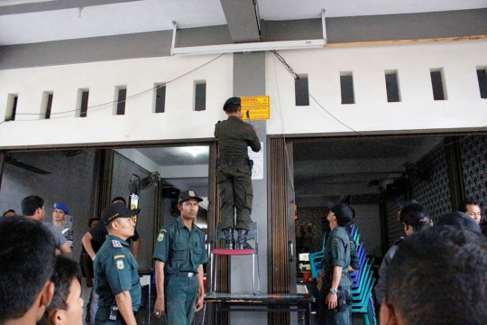 Jelang tahun baru, polisi syariat segel tempat karaoke di Aceh