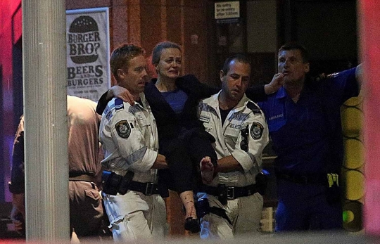 Suasana tegang evakuasi korban penyanderaan di Sydney