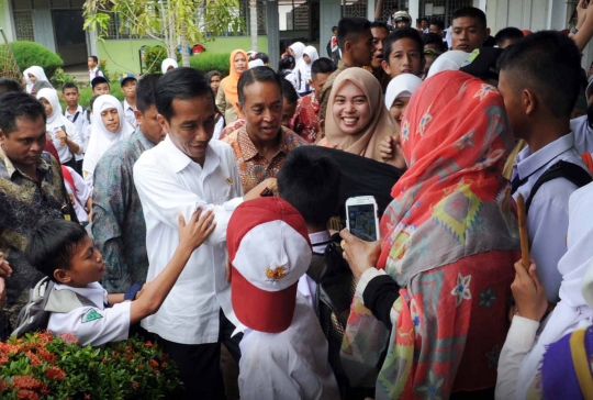 Antusias warga perbatasan sambut kunjungan Jokowi di Tarakan