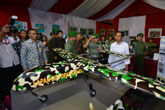 Kunjungi pameran Alutsista di Monas, Jokowi jajal helikopter TNI