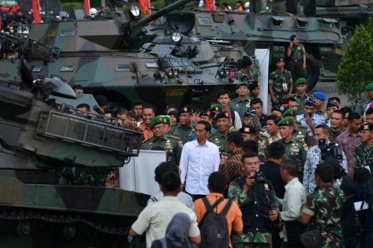 Kunjungi pameran Alutsista di Monas, Jokowi jajal helikopter TNI