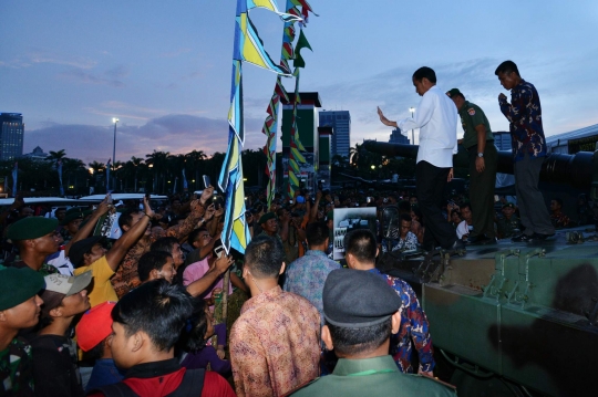 Kunjungi pameran Alutsista di Monas, Jokowi jajal helikopter TNI