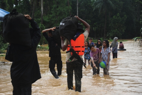 Banjir bandang rendam pemukiman warga muslim di Thailand