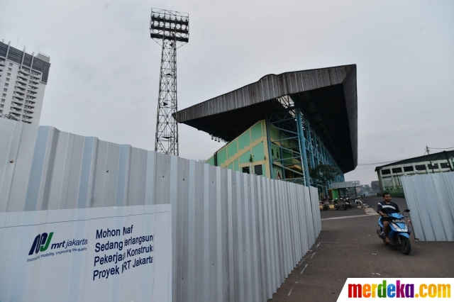  Foto  Imbas proyek MRT Stadion Lebak Bulus ditutup 