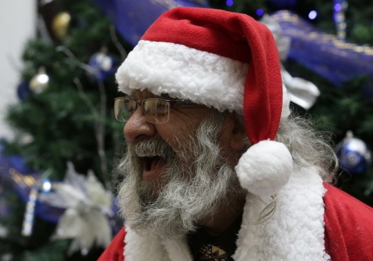 Hadiri rapat negara, anggota kongres ini berkostum Santa Claus