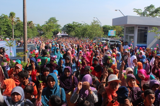 Ribuan air mata ibu dan anak hiasi sungkeman massal di Kediri