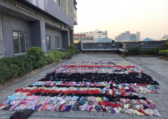 Maling simpan 2.000 lingerie di plafon ketahuan karena jebol