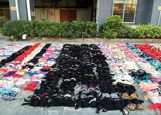 Maling simpan 2.000 lingerie di plafon ketahuan karena jebol