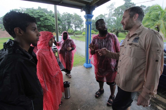 Potret kondisi puluhan turis terjebak banjir di Malaysia