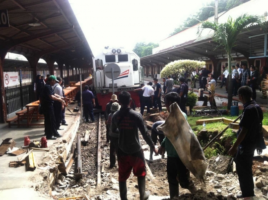 Ini lokomotif Argo Parahyangan yang tabrak peron Stasiun Kota