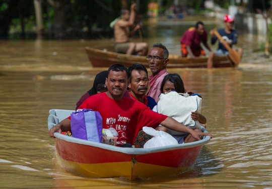 Banjir besar paksa 100 ribu warga Malaysia mengungsi