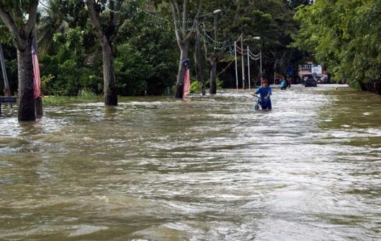 Banjir besar paksa 100 ribu warga Malaysia mengungsi