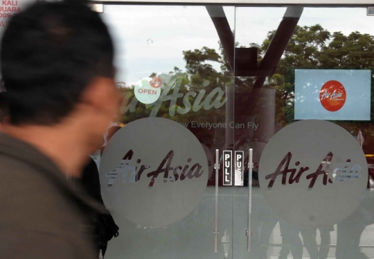 Pesawat hilang kontak, AirAsia tetap layani penerbangan