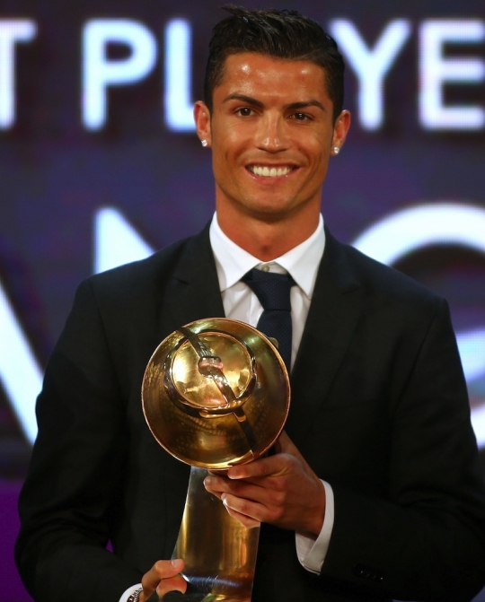 Raih trofi Globe Soccer Awards, CR7 jadi pemain terbaik 2014