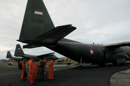 Hari ketiga, TNI AU perluas pencarian AirAsia ke Kalimantan