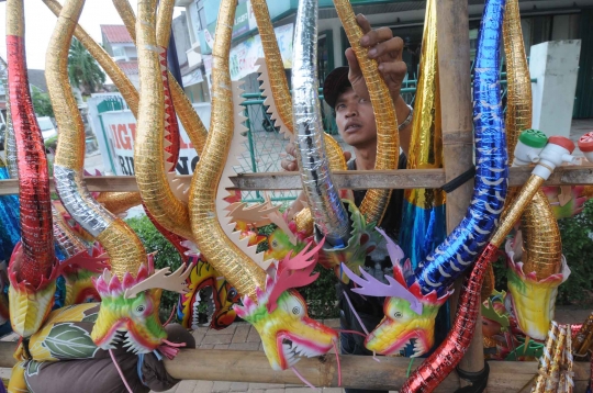 Berkah malam pergantian tahun bagi pedagang terompet