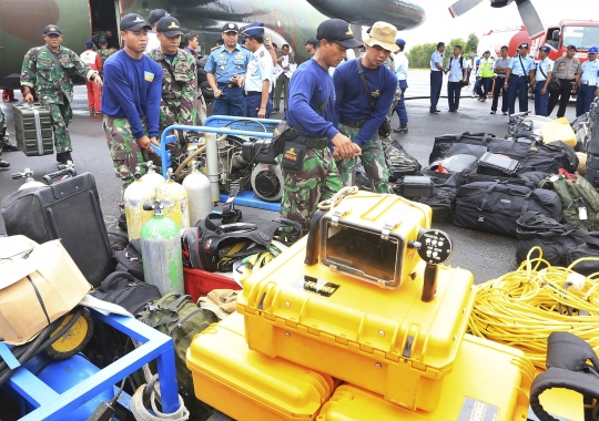 Cari AirAsia di bawah laut, TNI AL siapkan peralatan selam