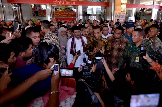 Presiden Jokowi buka perdagangan awal tahun di Pasar Tanah Abang