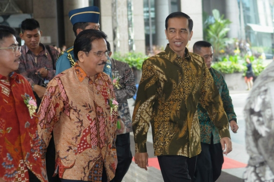 Jokowi buka perdagangan pasar modal perdana 2015 di BEJ